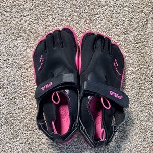 FILA Women’s Skele-Toes Barefoot EZ Slide Shoes Size 10